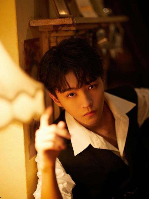 娱乐圈吃瓜背景图女男主